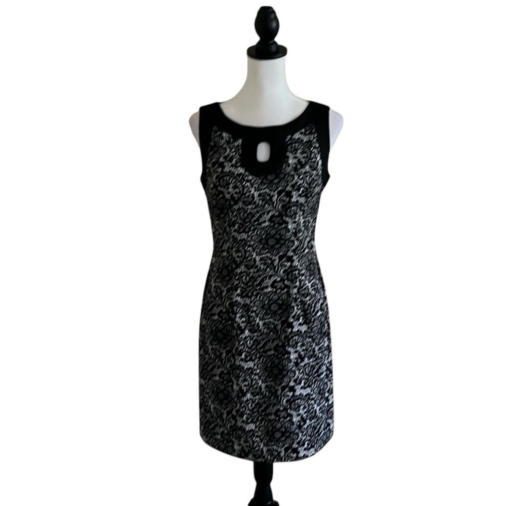 Connected, black and white sleeveless dress size 6